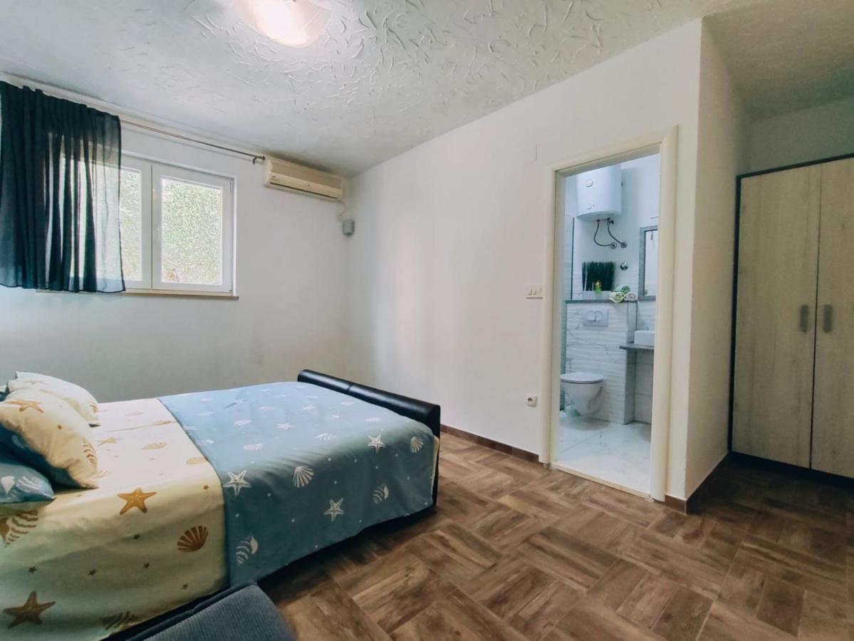 Apartmani Nada Mustapic Brela Exteriör bild