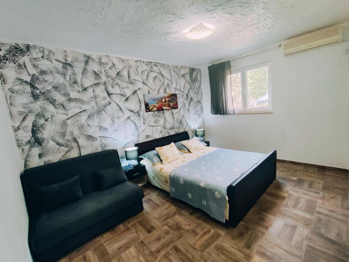 Apartmani Nada Mustapic Brela Exteriör bild