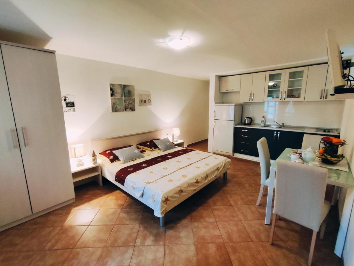 Apartmani Nada Mustapic Brela Exteriör bild