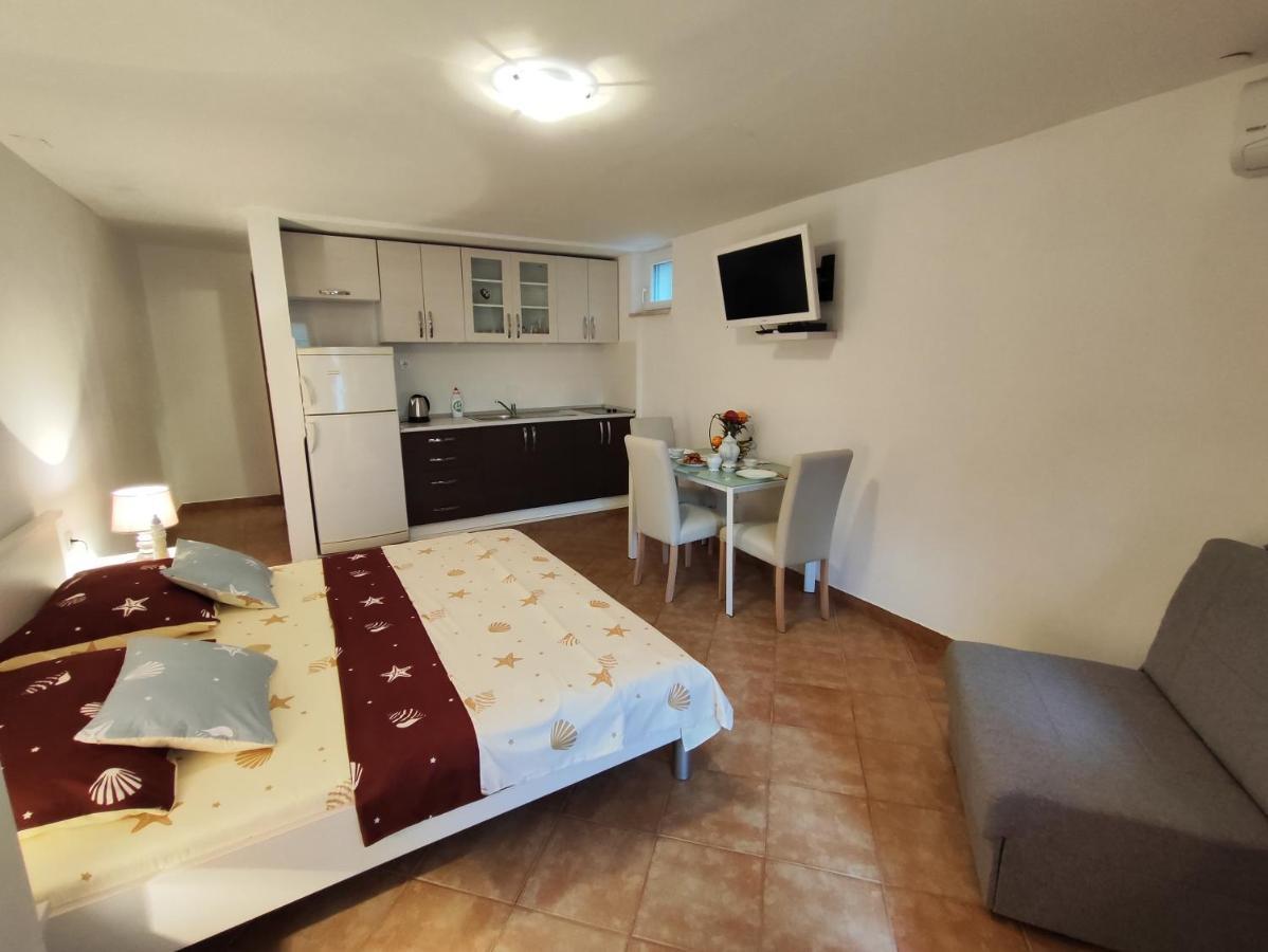 Apartmani Nada Mustapic Brela Exteriör bild