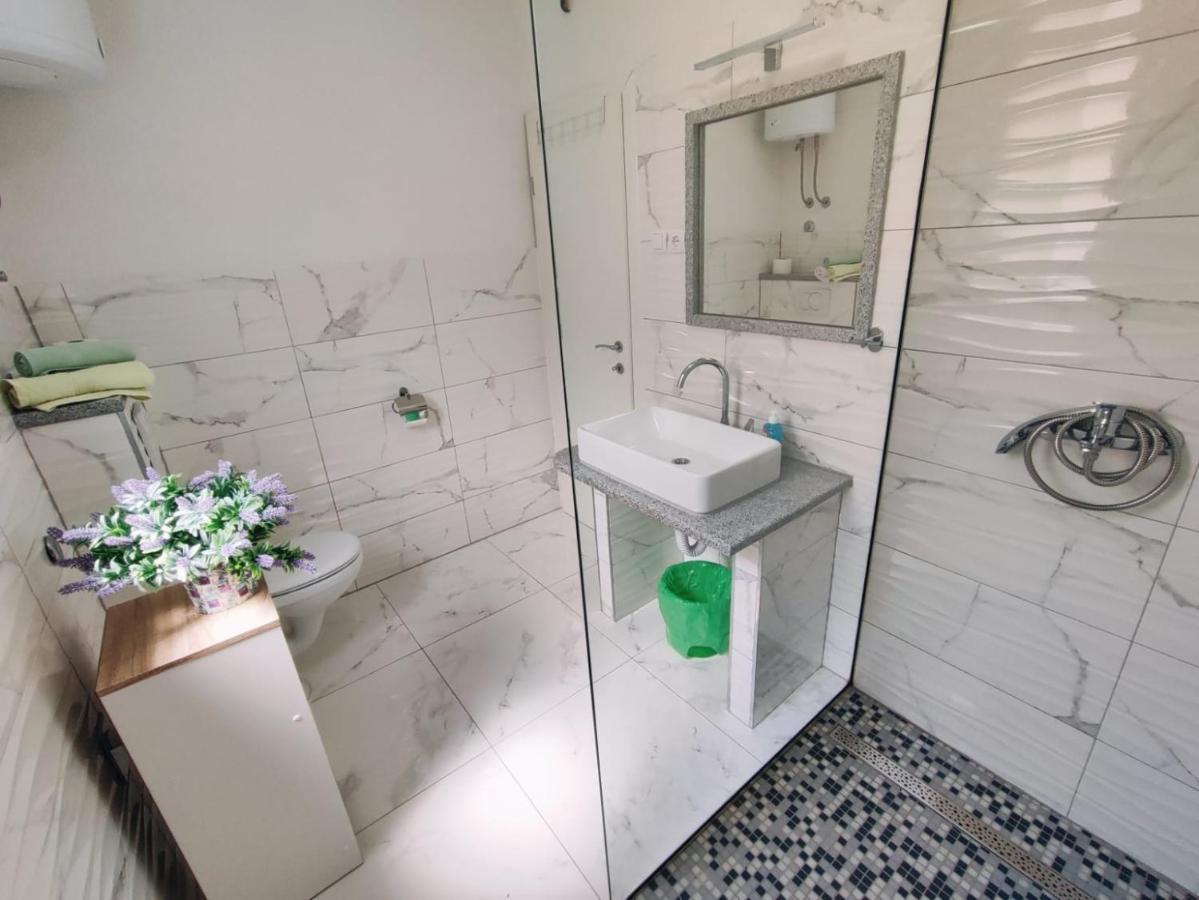 Apartmani Nada Mustapic Brela Exteriör bild