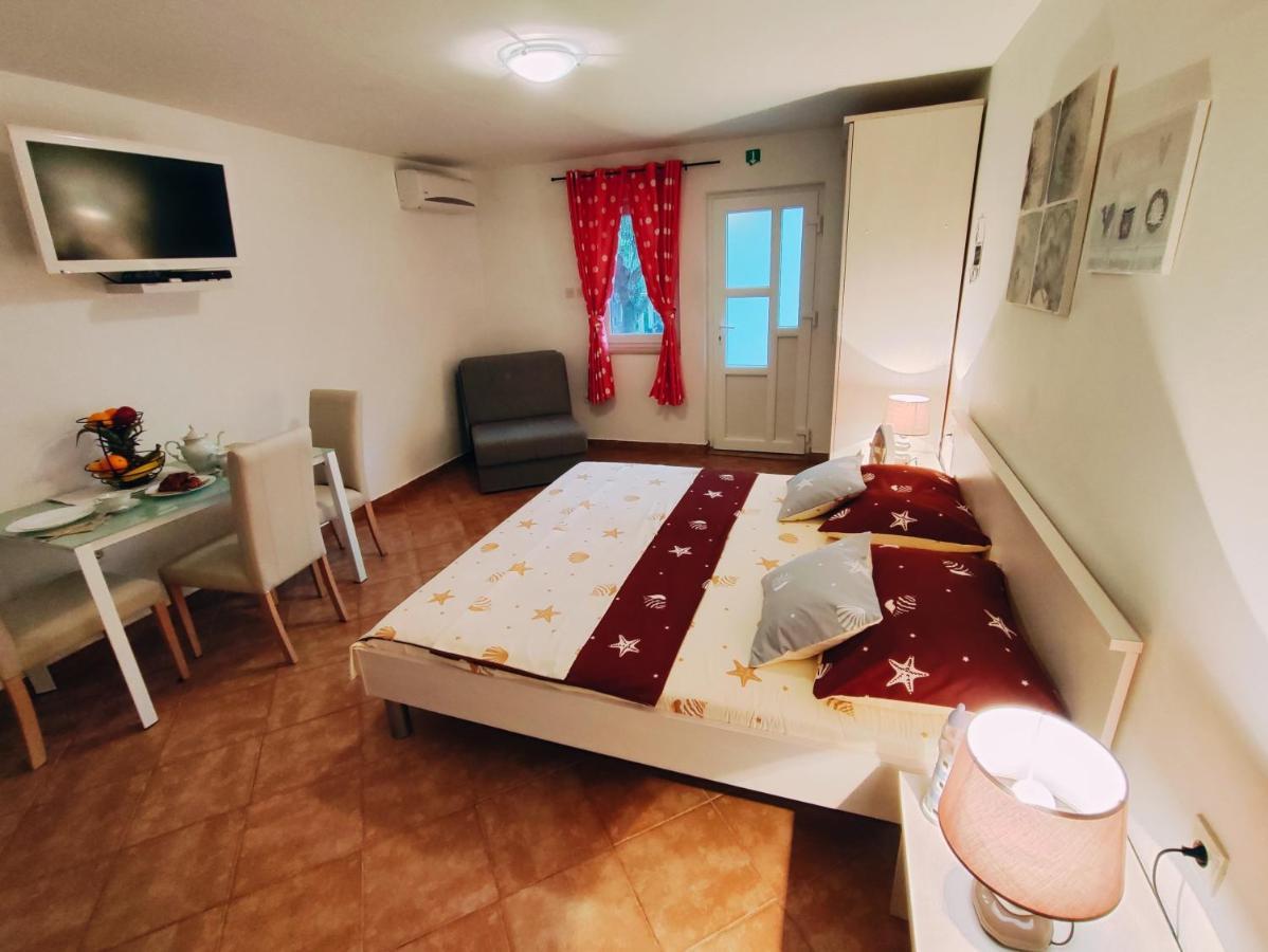 Apartmani Nada Mustapic Brela Exteriör bild