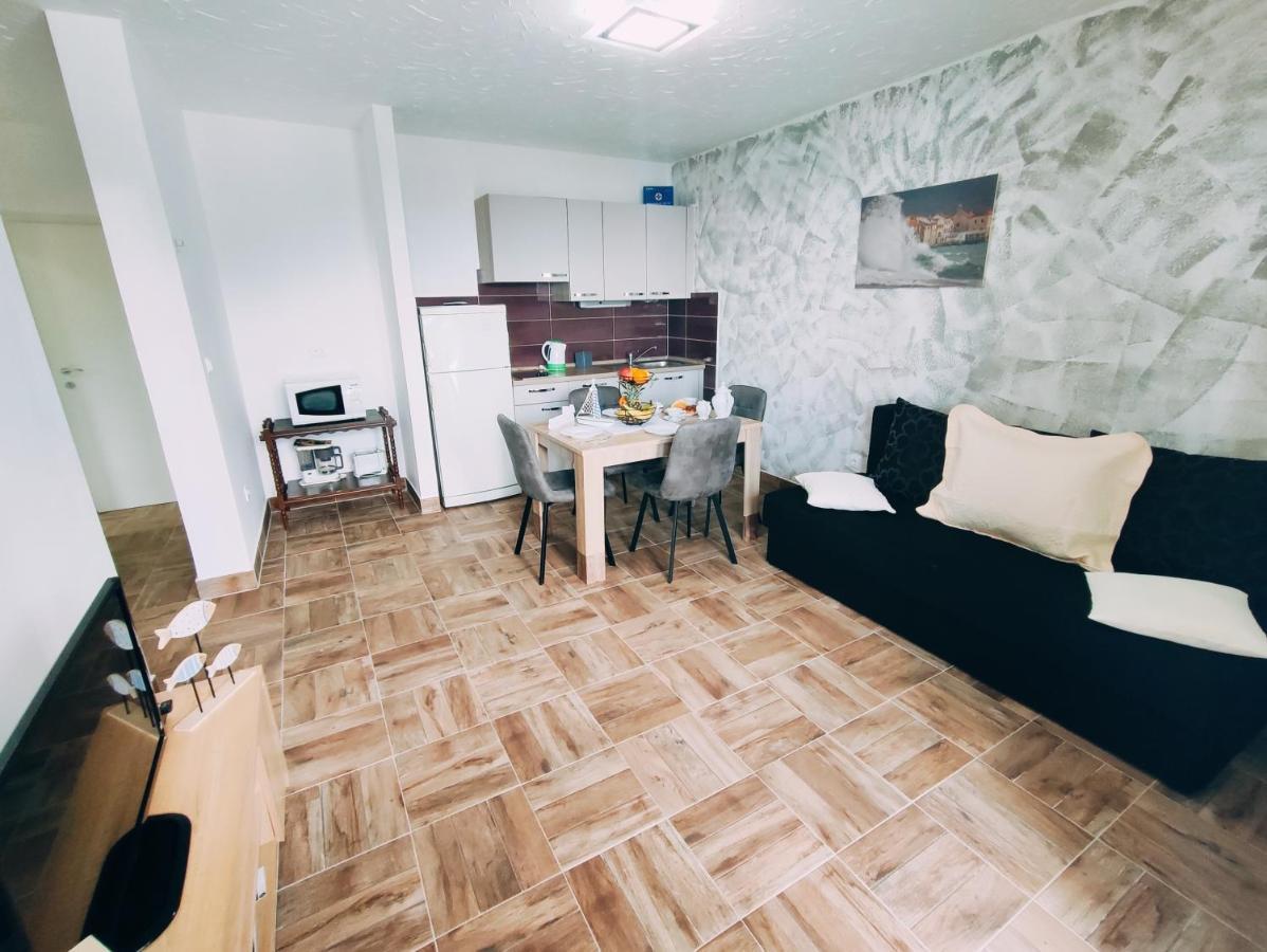 Apartmani Nada Mustapic Brela Exteriör bild